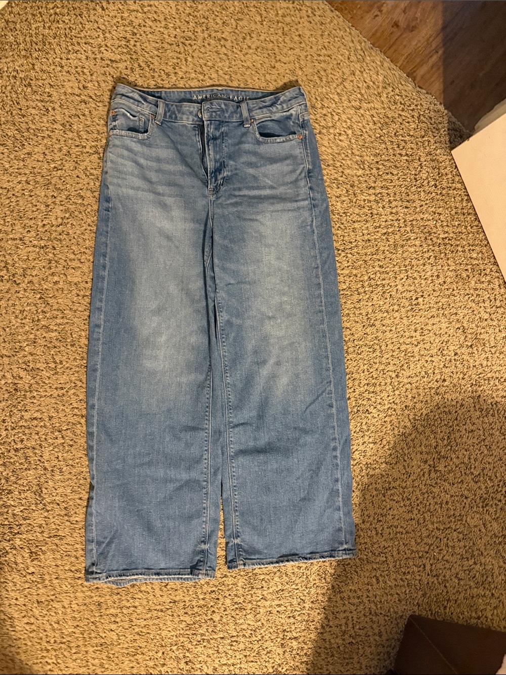 American Eagle Outfitters Men’s Light Wash Relaxed Straight Jeans